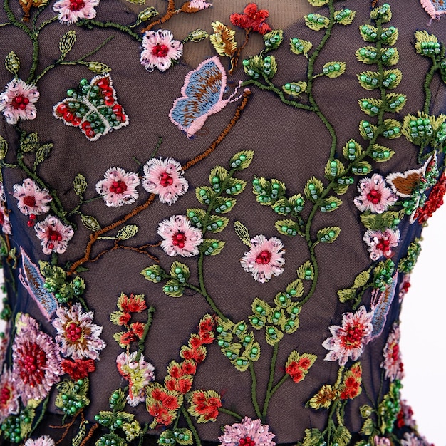 ręcznie haftowana tkanina